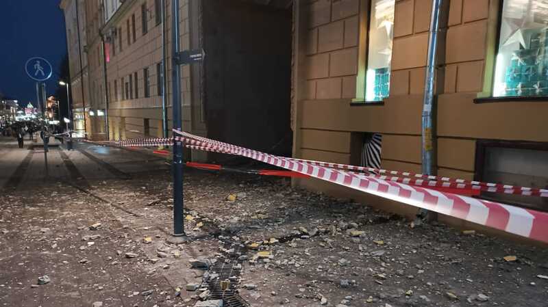 В Нижнем Новгороде обрушился фасад дома на Большой Покровской
