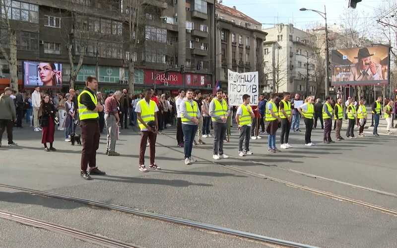 Массовые протесты в Белграде продолжаются: студенты требуют справедливости после трагедии в Нови-Саде