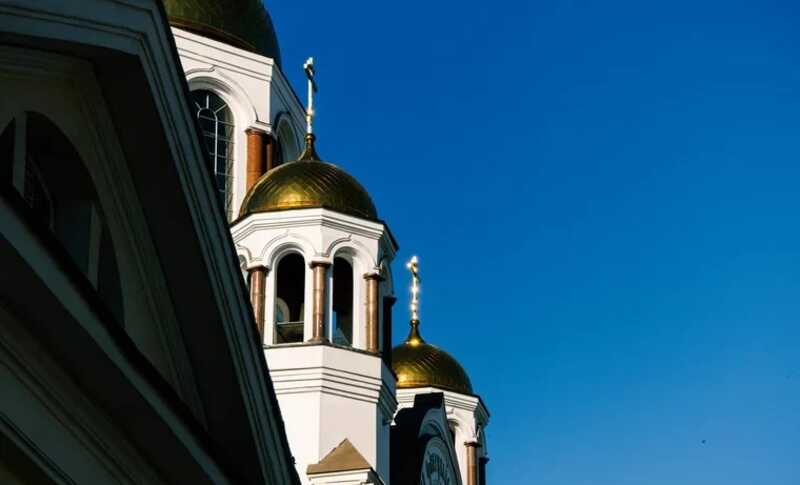 В Екатеринбурге установили "святую" газовую трубу как памятник