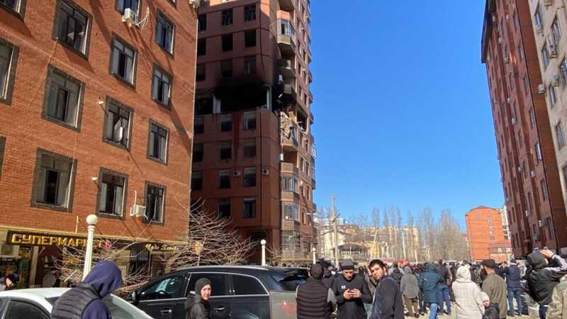 Появились кадры с места взрыва в жилом доме в Махачкале