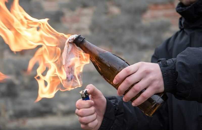 В Абакане подожгли офис «Народного фронта»: двое мужчин сняли поджог на телефон