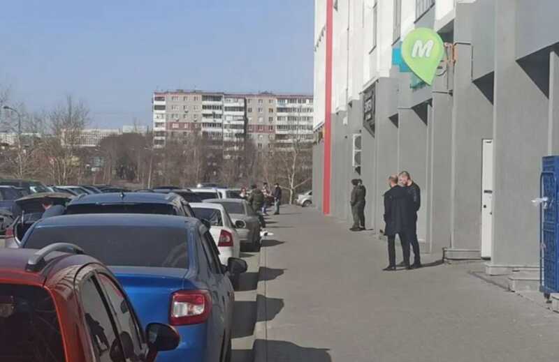 В Челябинске солдат срочной службы упал с 15 этажа после визита представителей военной полиции