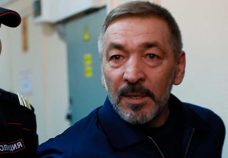 Бывшего премьер-министра Дагестана приговорили к 13 годам колонии за получение взятки и злоупотребление полномочиями