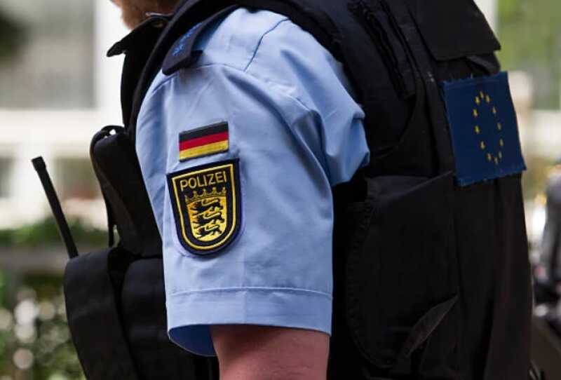 В Германии двое вооруженных преступников ограбили инкассаторскую машину