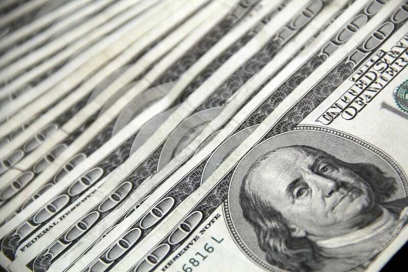 Топ-менеджеры Meta, Oracle и JPMorgan сбросили акции на миллионы накануне новостей о пошлинах Трампа