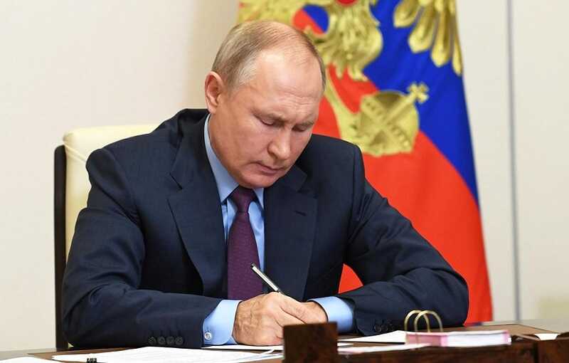 Путин подписал закон, усиливающий наказания за «дискредитацию» армии и призывы к санкциям против России