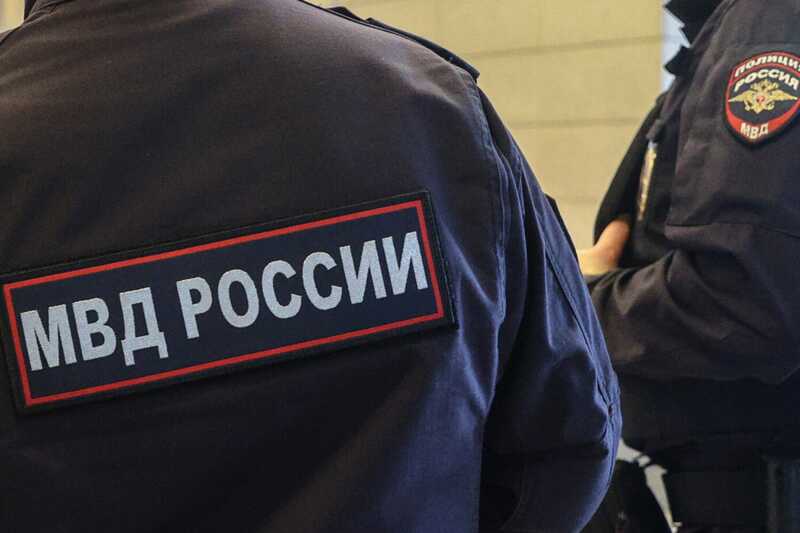 В Ленинградской области мужчина нанес побои пьяному соседу с помощью доски