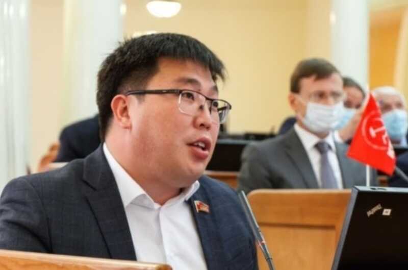 Политическая борьба в Бурятии: коммунистов выдавливают из власти через цензуру